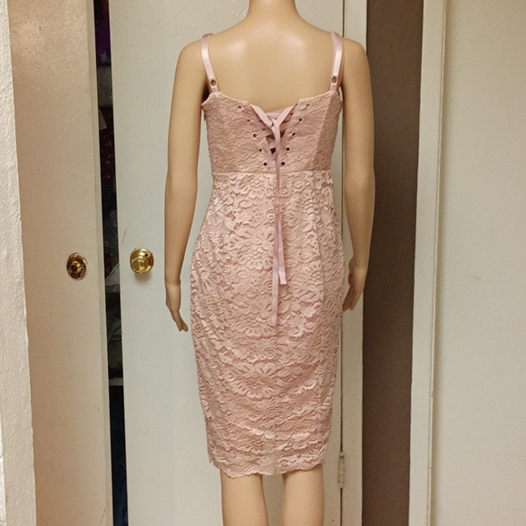 Bebé Scallop Lace midi Dress - Picture 4 of 12